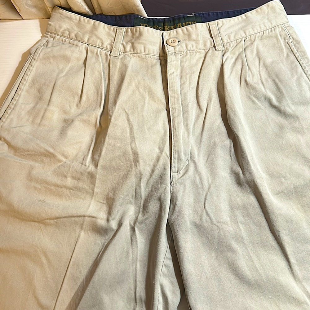 EUC Men's Khakis Shorts 4 pockets size 30